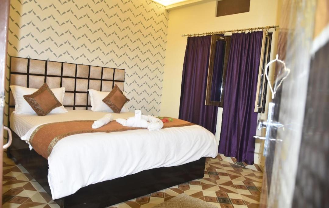 De Costa Palace - Pick And Drop Available Varanasi Luaran gambar