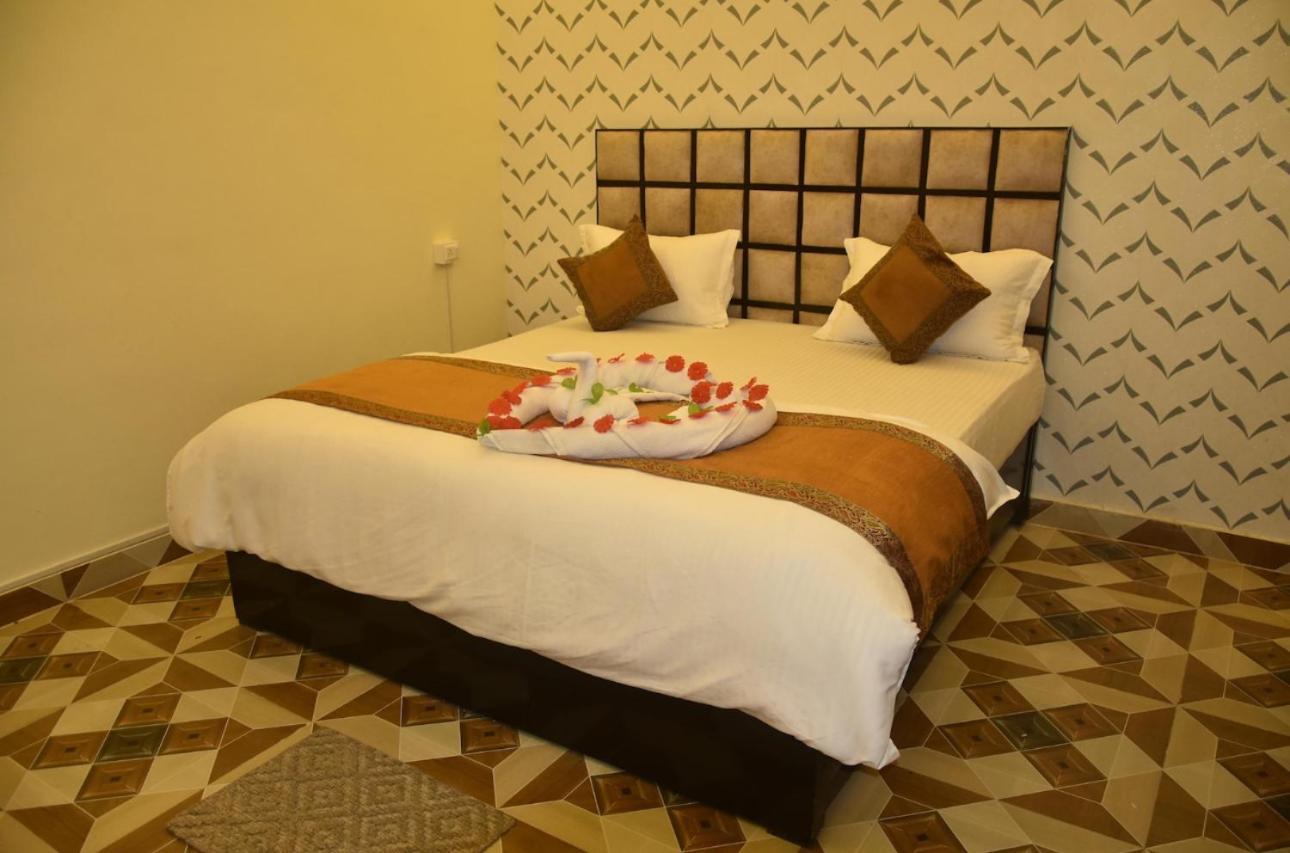 De Costa Palace - Pick And Drop Available Varanasi Luaran gambar