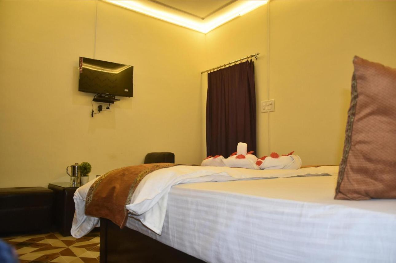 De Costa Palace - Pick And Drop Available Varanasi Luaran gambar
