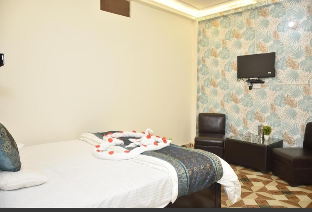 De Costa Palace - Pick And Drop Available Varanasi Luaran gambar