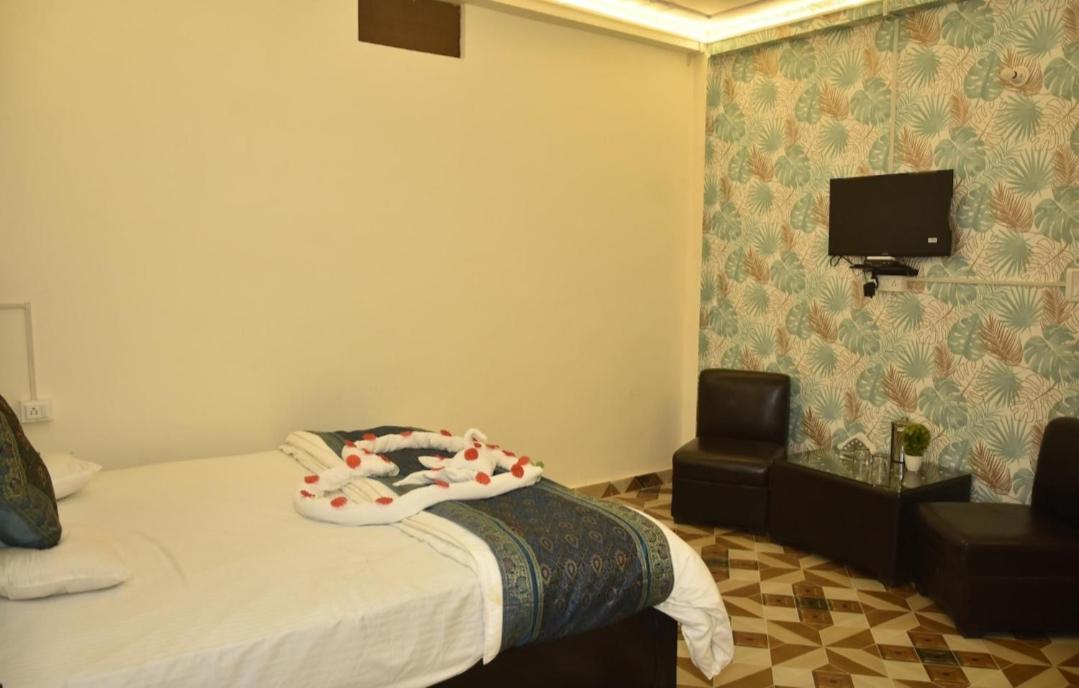 De Costa Palace - Pick And Drop Available Varanasi Luaran gambar