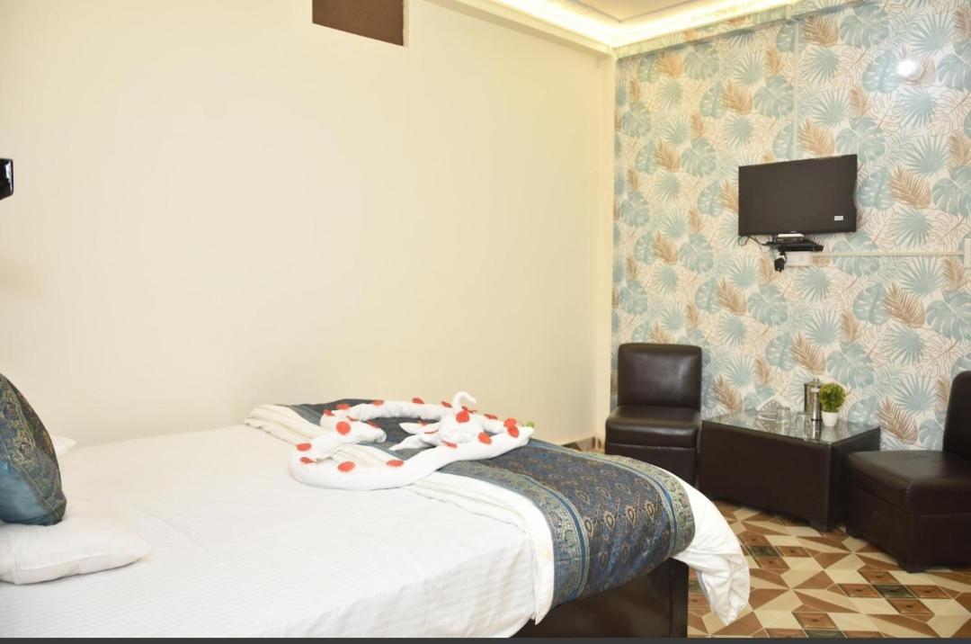 De Costa Palace - Pick And Drop Available Varanasi Luaran gambar