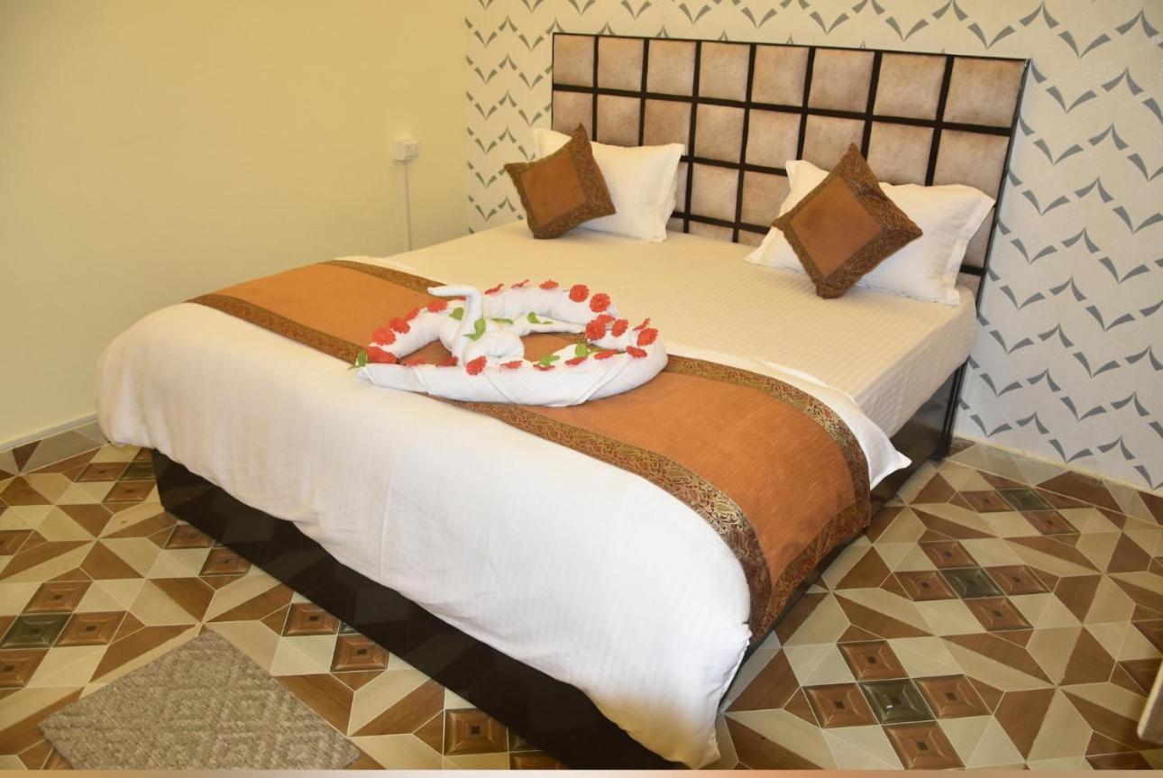De Costa Palace - Pick And Drop Available Varanasi Luaran gambar