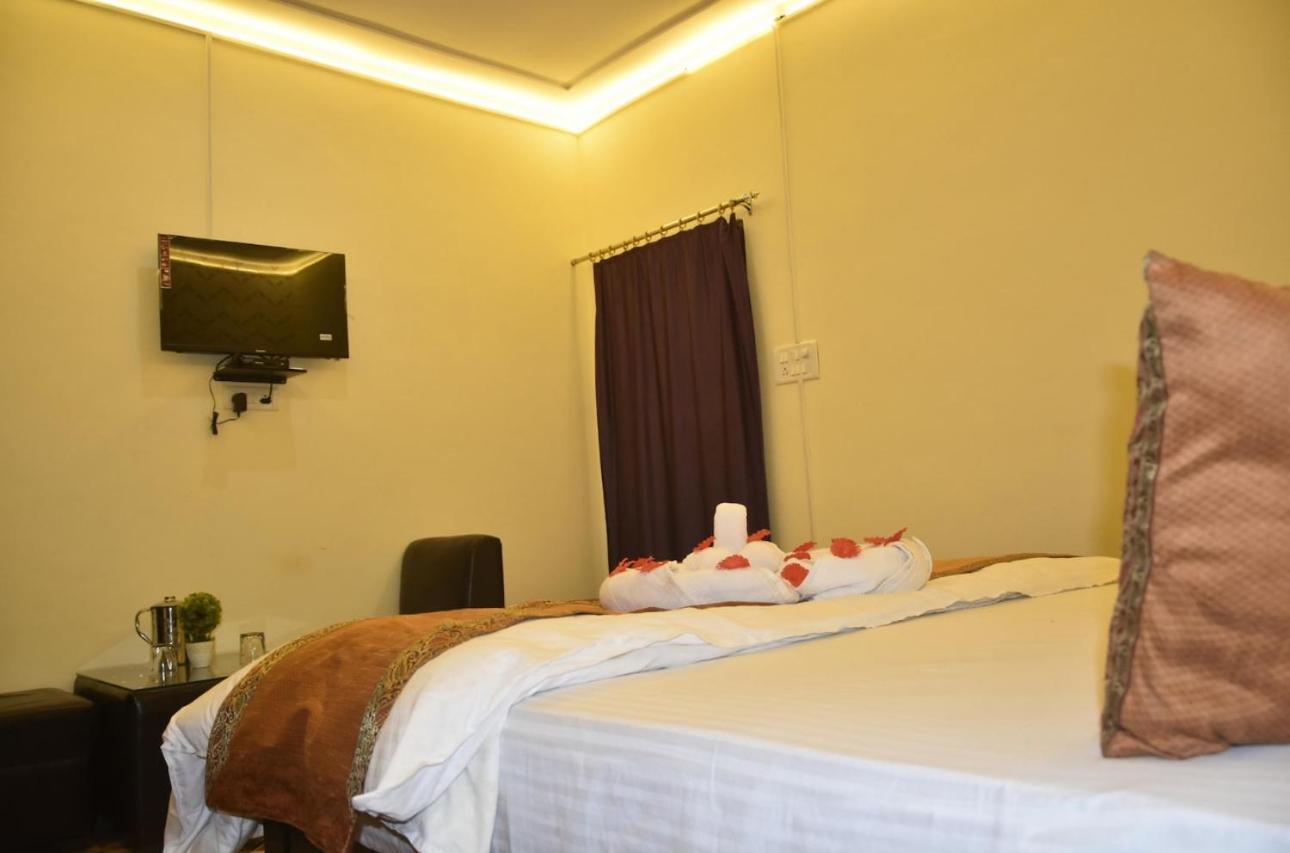 De Costa Palace - Pick And Drop Available Varanasi Luaran gambar