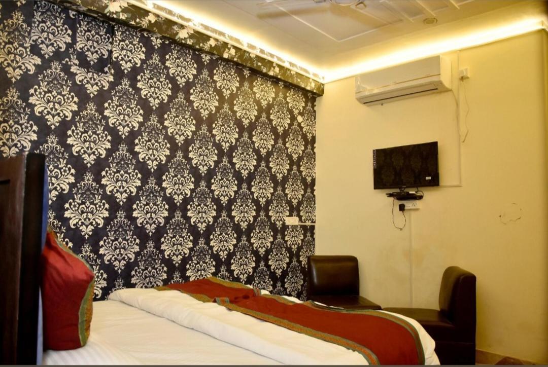 De Costa Palace - Pick And Drop Available Varanasi Luaran gambar