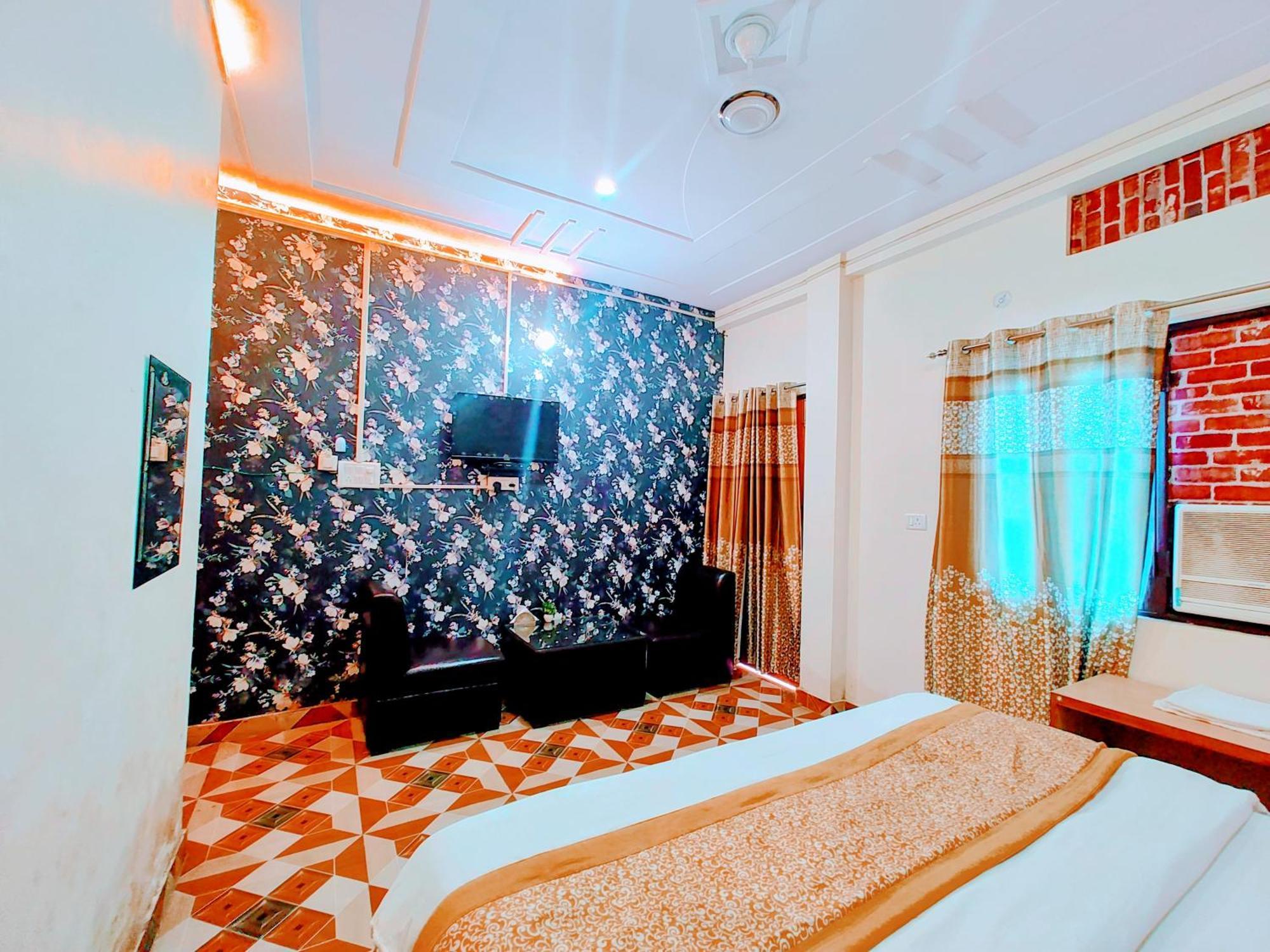 De Costa Palace - Pick And Drop Available Varanasi Luaran gambar